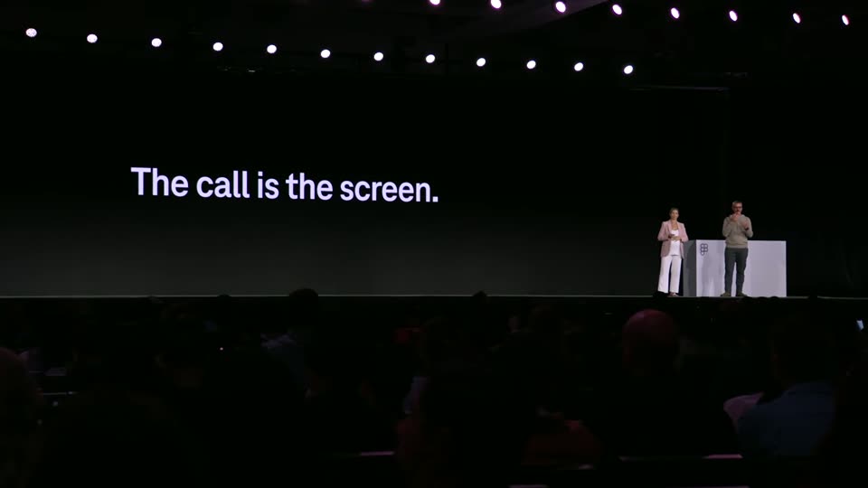 标语：The call is the screen