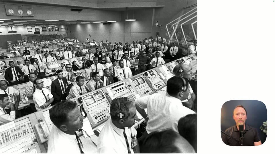NASA 控制中心黑白照类比